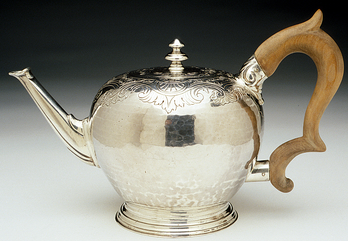 Pair of Teapots (spurious)