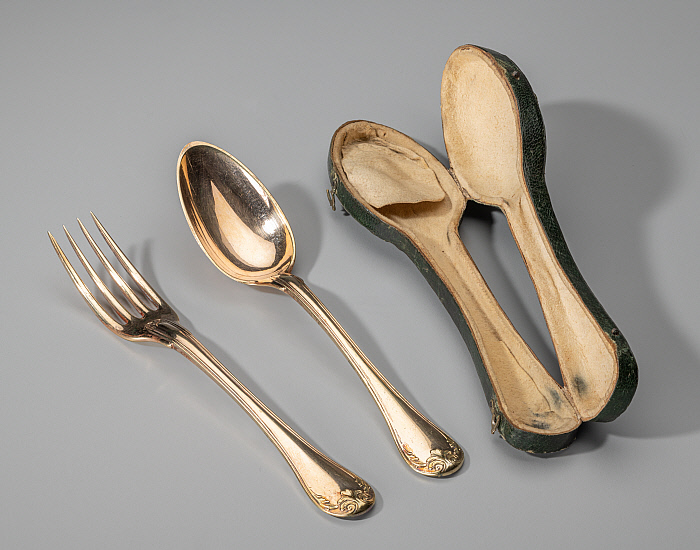 Spoon and Fork in Case Slider Image 1