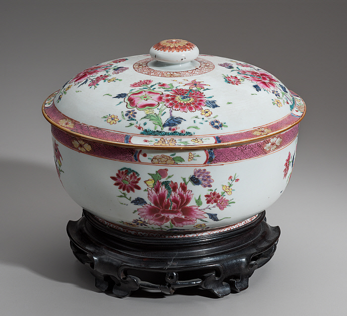 Pair of Famille Rose Bowls Slider Image 3