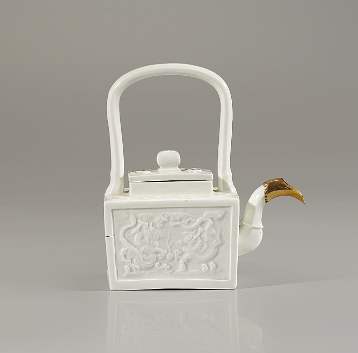 Teapot and Cover Slider Image 1