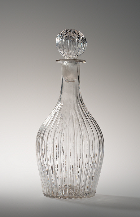 Decanter and Stopper Slider Image 1