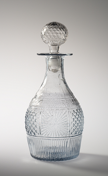 Decanter and Stopper Slider Image 1