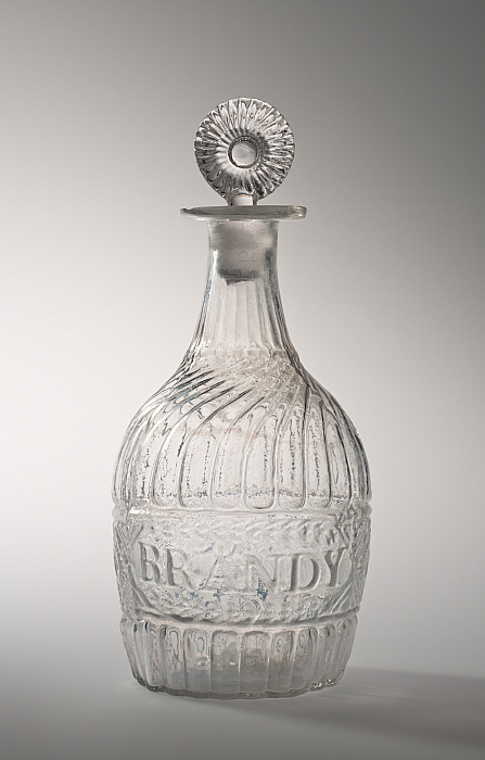 Decanter and Stopper Slider Image 1