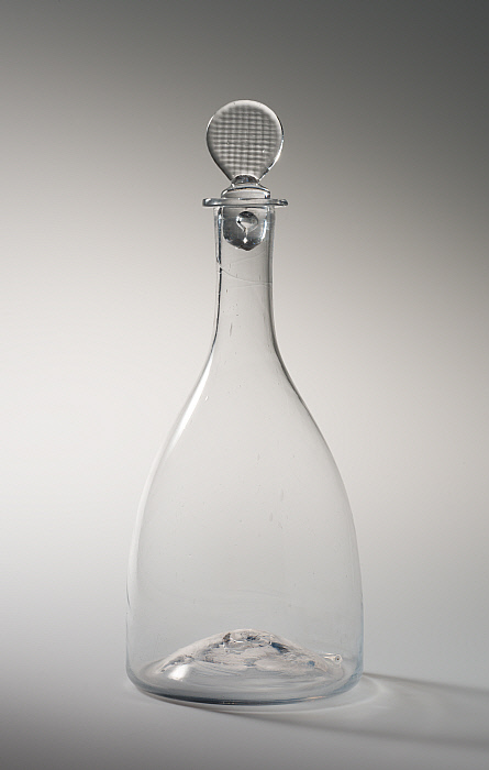 Decanter and Stopper Slider Image 1