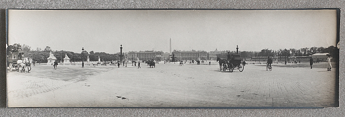 View of the Place de la Concorde Slider Image 1