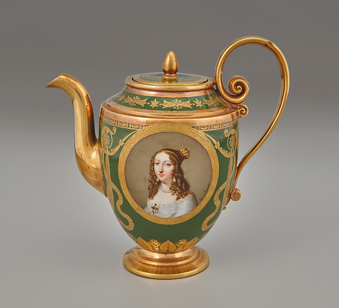 Teapot and cover (théière Asselin) with portraits of Anne of Austria (1601-1666) and Christina of Sweden (1626-1689) Slider Image 1