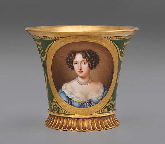 Cup (tasse Jasmin à pied cannelé, 1st size) with portrait of Anna Scott, Duchess of Monmouth (1651-1732) Slider Image 1
