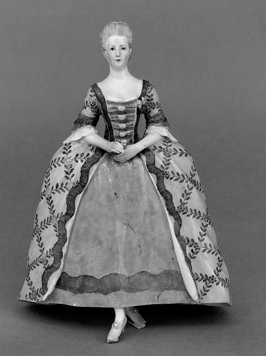 Statuette: Court Lady