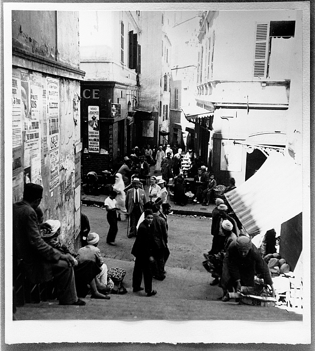 Street Crossing in Market