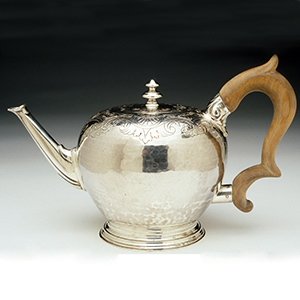 Pair of Teapots (spurious)