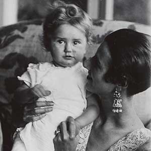 Portrait of Peggy Guggenheim with daughter Pegeen
