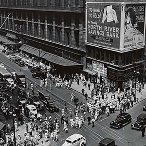 Untitled [Herald Square, West 34th Street and Broadway, New York]
