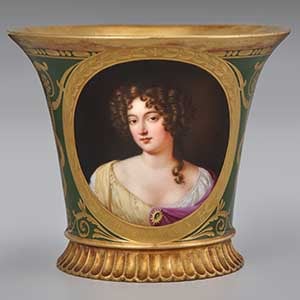 Cup (tasse Jasmin à pied cannelé, 1st size) with portrait of Hortense Mancini, Duchess de Mazarin (1646-1699)